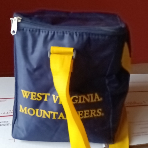 West Virginia Mountaineers insulated 6 pack/ Lunch - Picture 3 of 8
